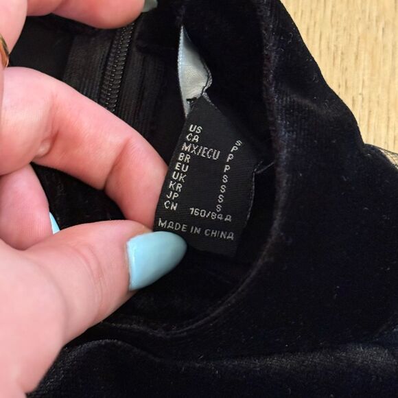 Forever 21 Black Velvet Dress - Picture 4 of 6